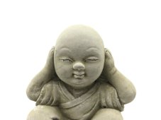 Zahradní betonová dekorace - Malý mnich - Neslyším