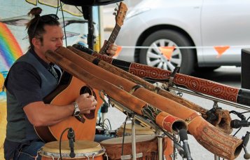 Hráč na didgeridoo