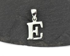 Stříbrný přívěsek Písmeno "E"