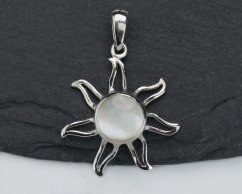 Stříbrný přívěsek Slunce s perletí