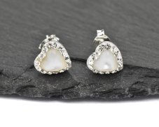 Stříbrné náušnice puzety - Bílé srdce