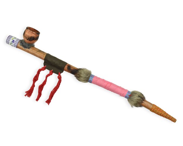Dřevěná dekorace Indiánská dýmka míru - 60 cm - var. B