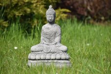 Zahradní betonová dekorace - Buddha meditující na lotosu - Dhyana Mudra - II. jakost