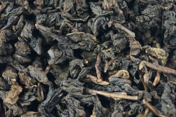 Polozelený čaj oolong - na půl cesty k černému čaji - Zpracování čaje - Aromatizované