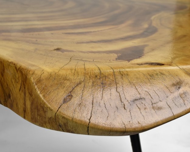 Dřevěný konferenční stůl 95 x 105 cm