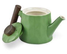 Porcelánová konvička Pepino, zelená, dřevěná úchytka, 500 ml
