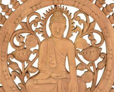 Závěsná dřevěná dekorace Buddha - Bhumisparsa mudra - dvoubarevná - 40 x 40 cm - II. jakos