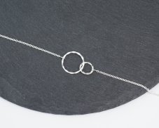 Stříbrný náramek Strukturované kroužky B