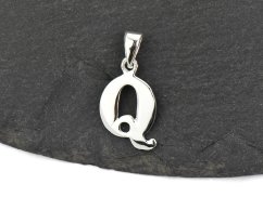 Stříbrný přívěsek Písmeno "Q"
