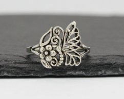 Stříbrný prsten Motýl s květinou