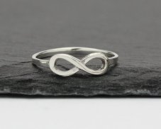 Stříbrný prsten Nekonečno