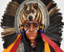 Závěsná dekorace Indiánský náčelník s vlkem 45 cm - var. B