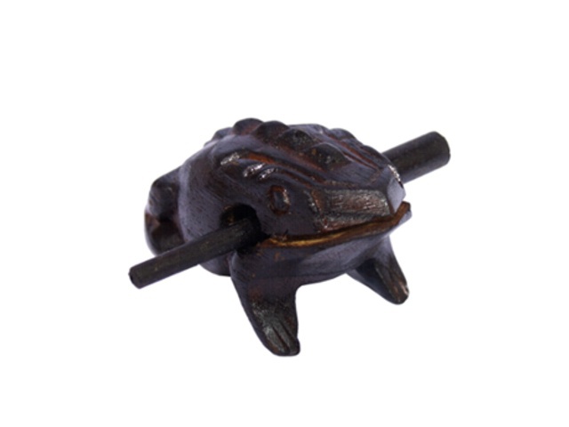 Hrající dřevěná žába tmavá 6 cm