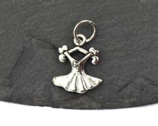 Stříbrný přívěsek Šaty