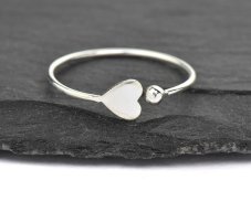 Stříbrný prsten Srdce s kuličkou