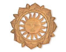 Závěsná dřevěná dekorace Slunce světlá - 30 cm