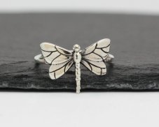 Stříbrný prsten Vážka