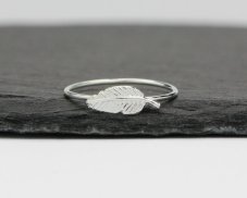 Stříbrný prsten Pírko