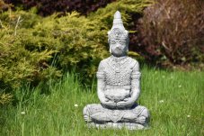 Zahradní betonová dekorace - Buddha v lotosu s pítkem