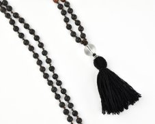 Asijský růženec lávový kámen s černým střapcem