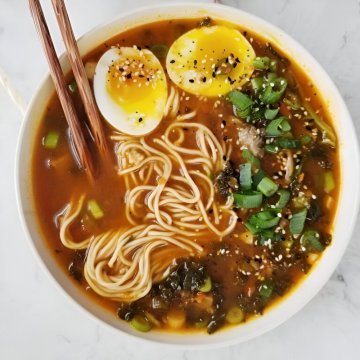 Nádobí pro servírování japonské polévky ramen